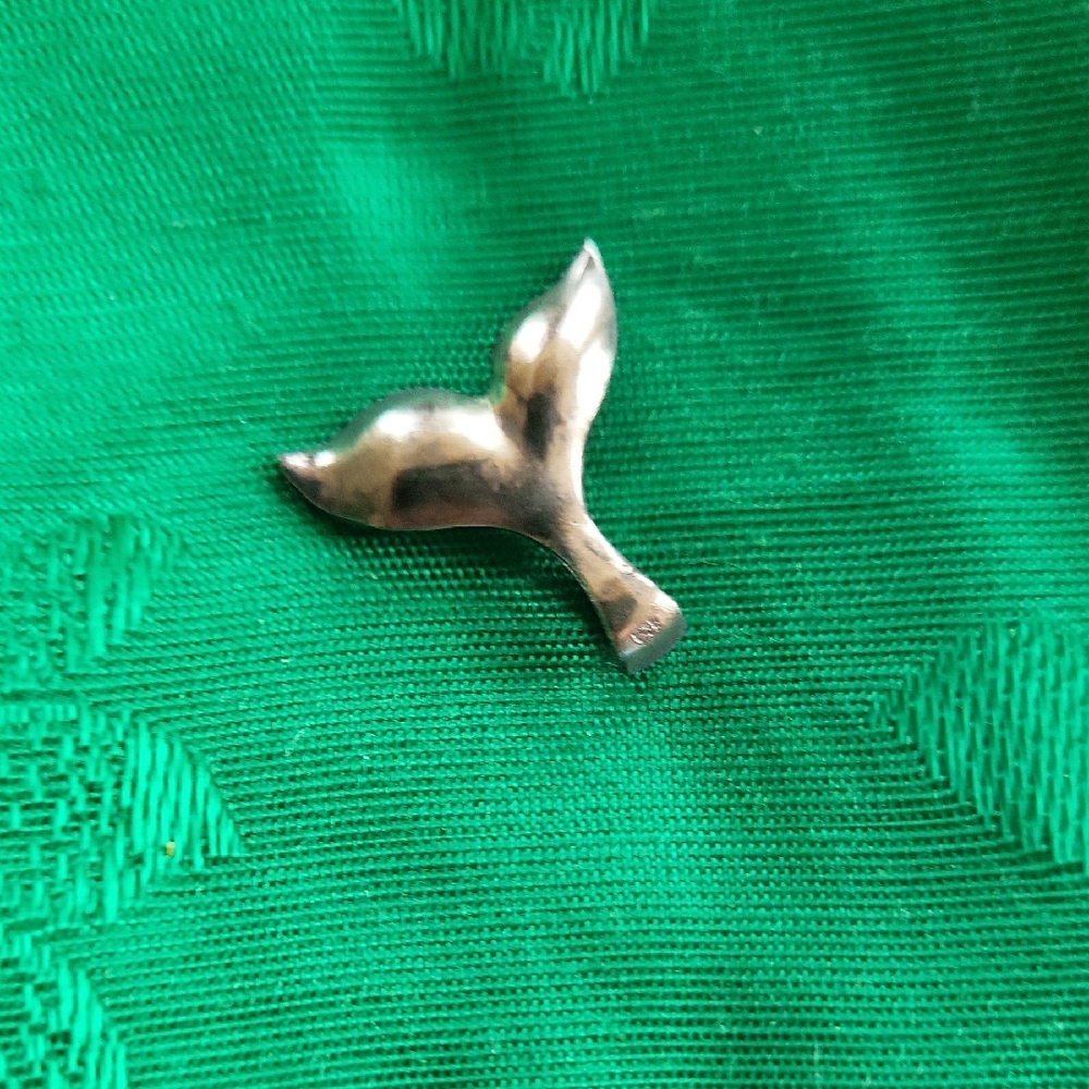 Silver Whale Tail Pendant